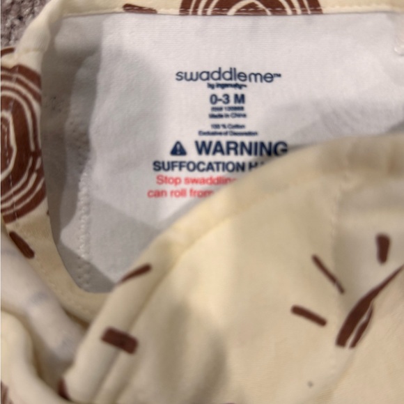 SWADDLE ME Monogram Swaddle - Picture 5 of 5